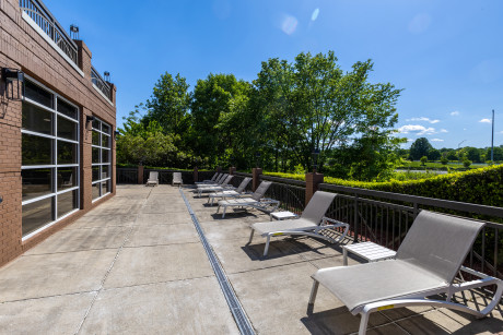 Country Inn & Suites by Radisson Lake Norman Huntersville NC - Pool Seating