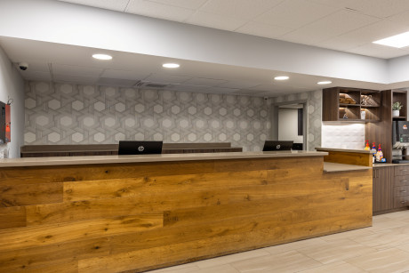 Country Inn & Suites by Radisson Lake Norman Huntersville NC - Front Desk